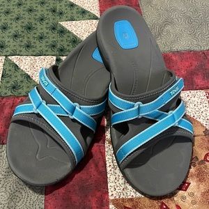 🍎BOGO🍎 Teva slide sandals - super comfy!
